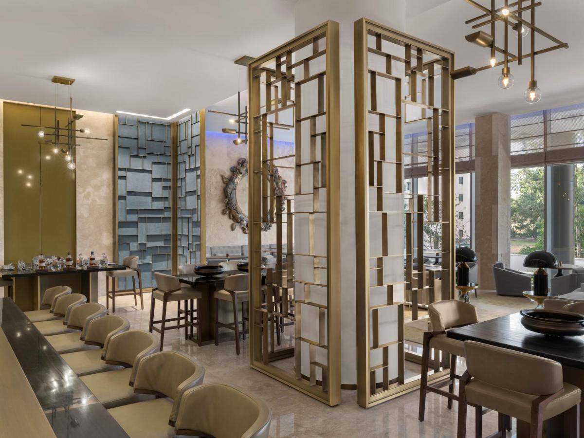 Four Seasons Hotel Bengaluru At Embassy One Exterior photo
